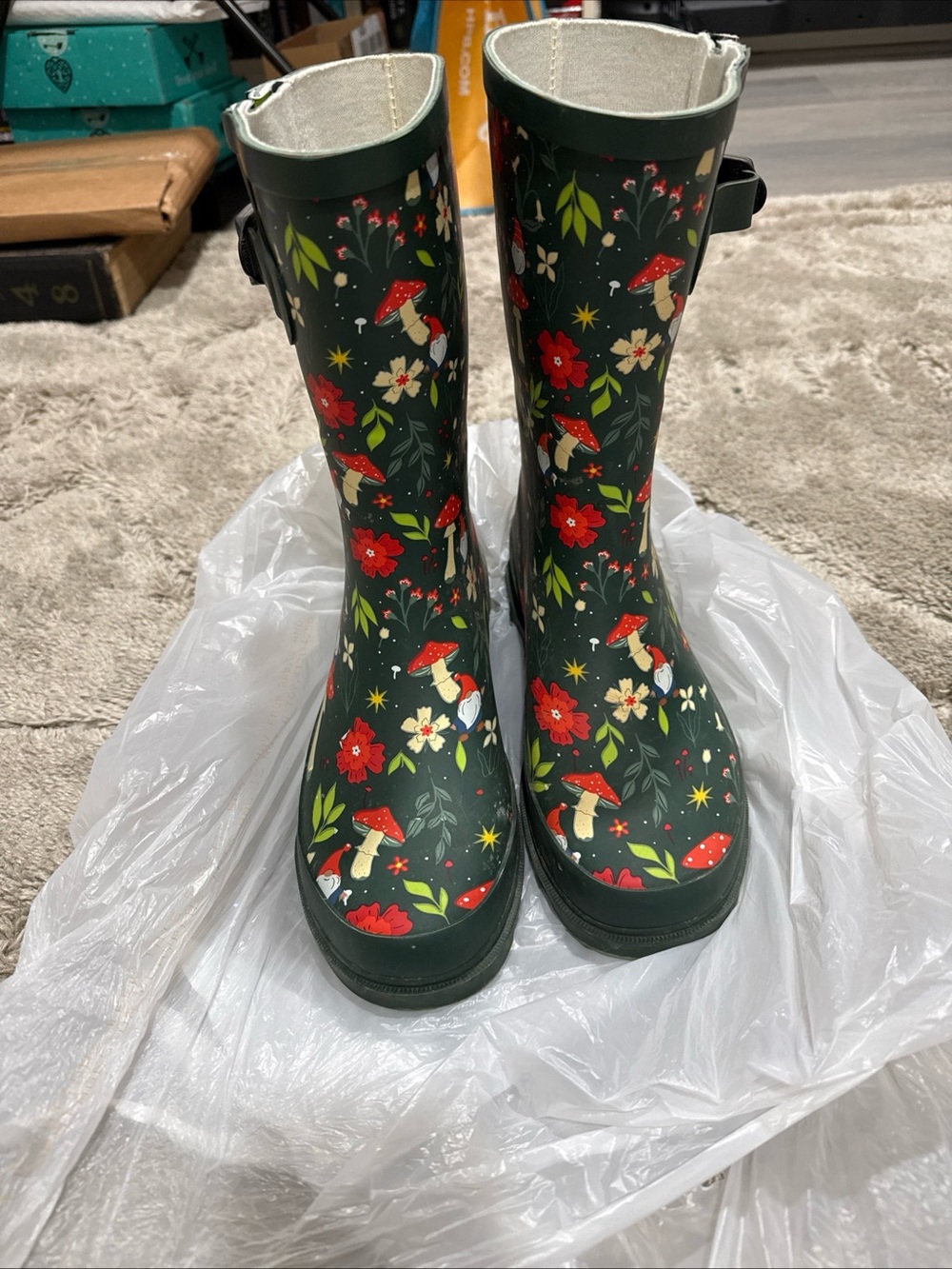 Women’s Rubber Mushroom and Gnome Rain Boots SZ 6